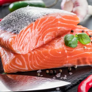 Salmón porción con piel granel Kg.